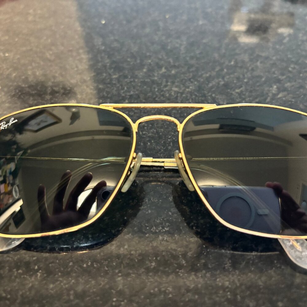 Ray-Ban Aviator Sunglasses - Great Condition Barely Worn